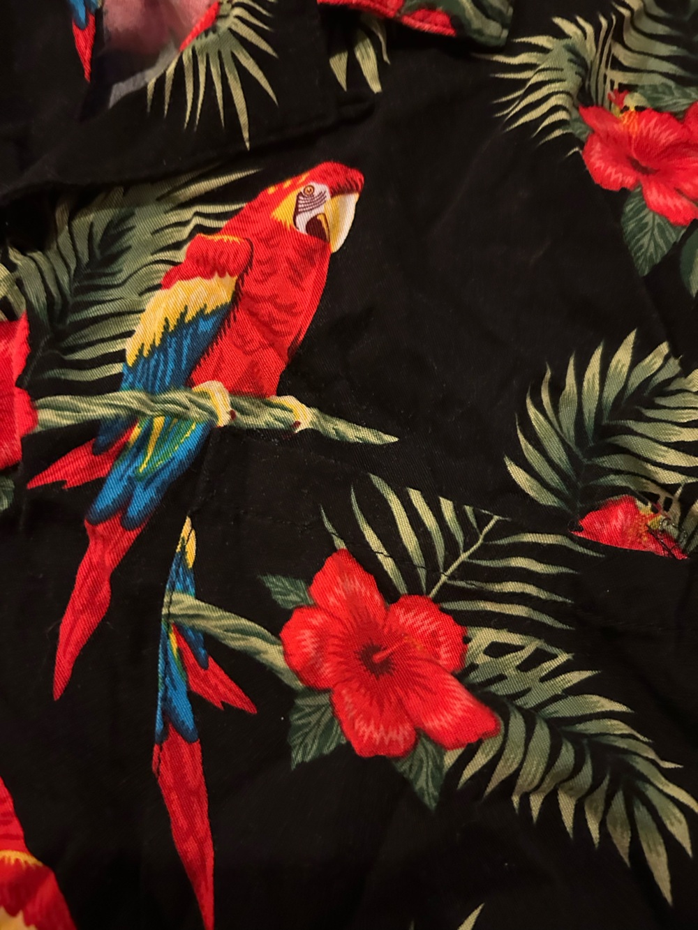Men’s Forever 21 Black Button-Down Top with Red Parrot and Green Leaf Print XL - Picture 2 of 7